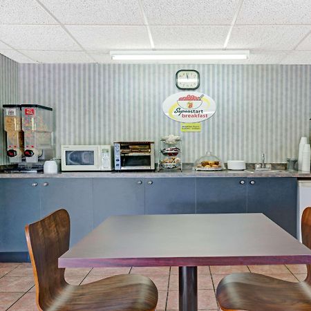 Super 8 By Wyndham Niagara Falls North Luaran gambar